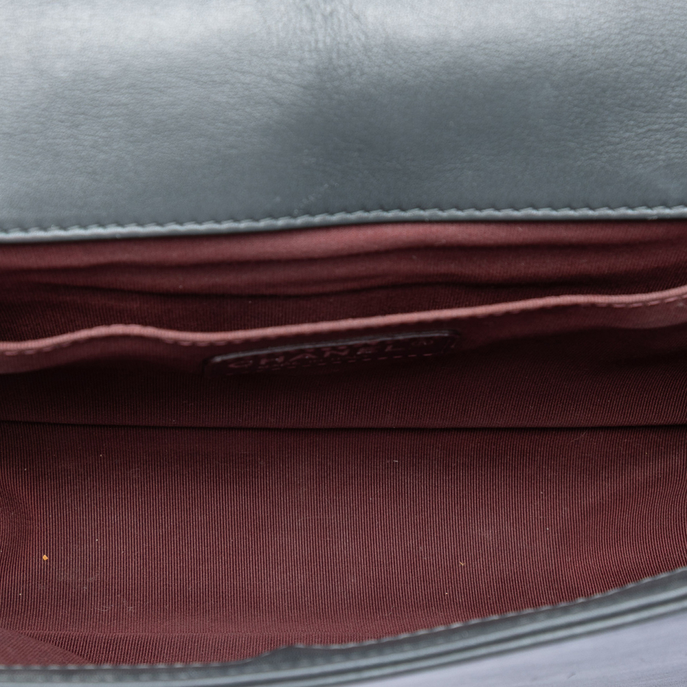 Pre-Loved Chanel Old Medium Chevron Lambskin Boy Flap - Picture 4 of 7